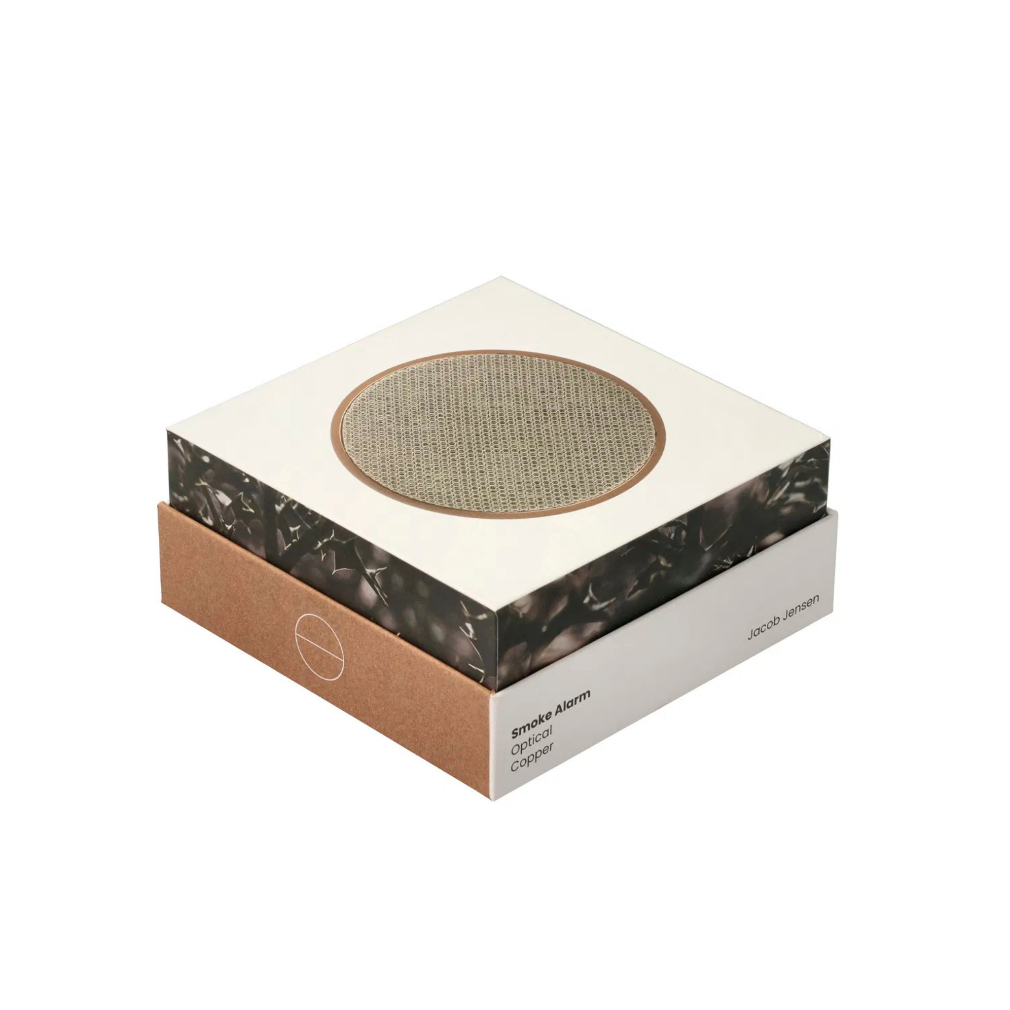 De Jacob Jensen Optische Rookmelder Koper D10 heeft een modern vierkant ontwerp, een witte en bruine afwerking, een ronde bovengrill, een minimalistische verpakking en een "Rookmelder" label - een ideale optische rookmelder van Jacob Jensen voor stijlvolle huizen.