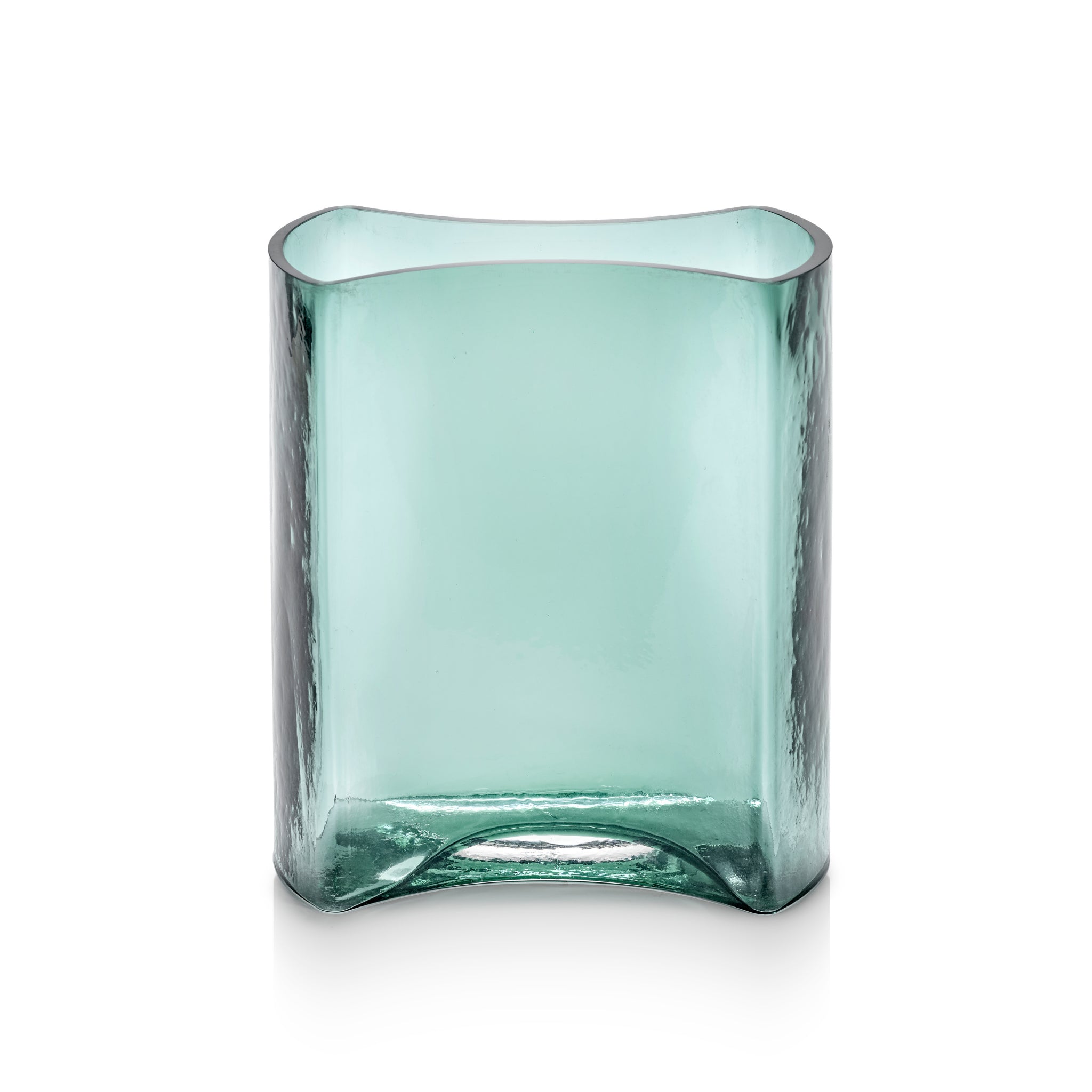 De Serax Parole Vaas Groen is een transparante, lichtgroene vierkante vaas van Serax, met zacht gebogen zijkanten en een glad oppervlak, afgebeeld op een witte achtergrond.