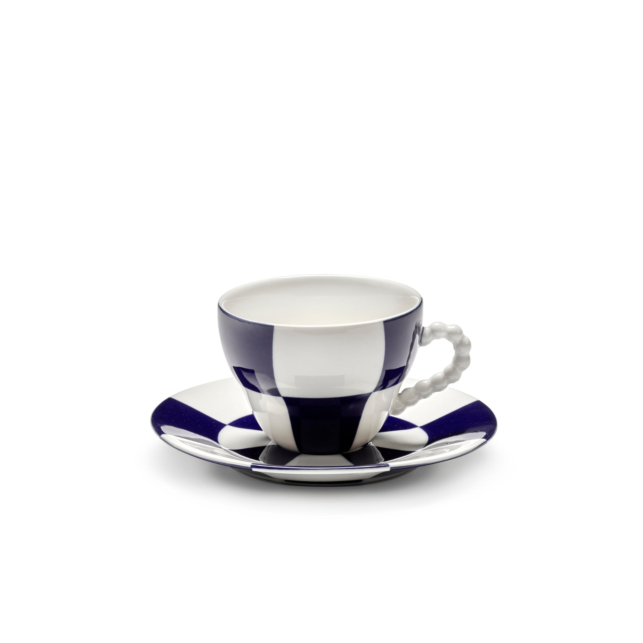 De Serax Wouters & Hendrix Fête Des Bêtes Koffiekop + Schotel Blauw Wit heeft opvallende marinestrepen, een decoratief kralenhandvat en een glanzende afwerking op zowel kop als schotel - perfect voor uw volgende koffiemoment.