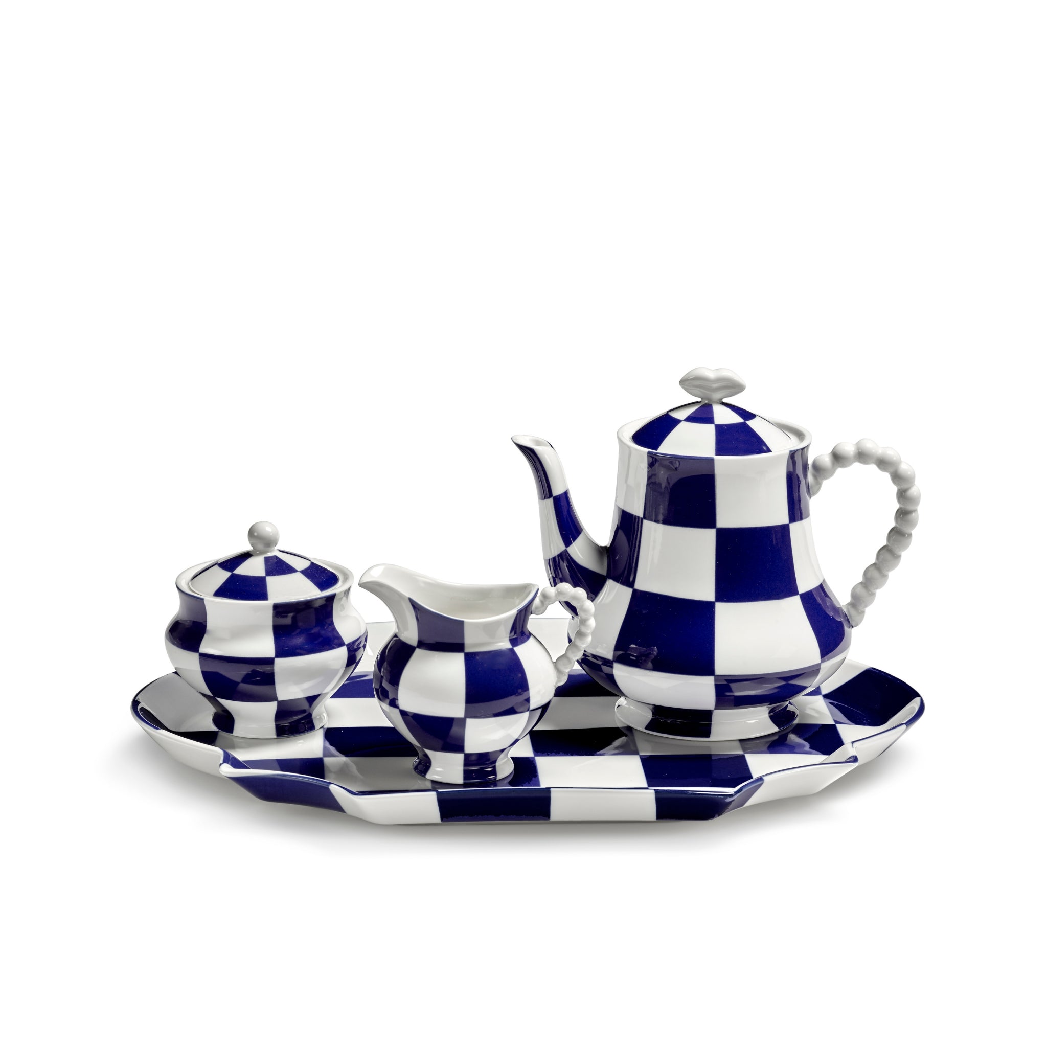 Verhoog je tafel met de Serax Wouters & Hendrix Fête Des Bêtes Koffiekop + Schotel Blauw Wit-een stijlvolle blauw-witte koffie kop en schotel set, perfect voor het creëren van een chique Serax-geïnspireerde setting.