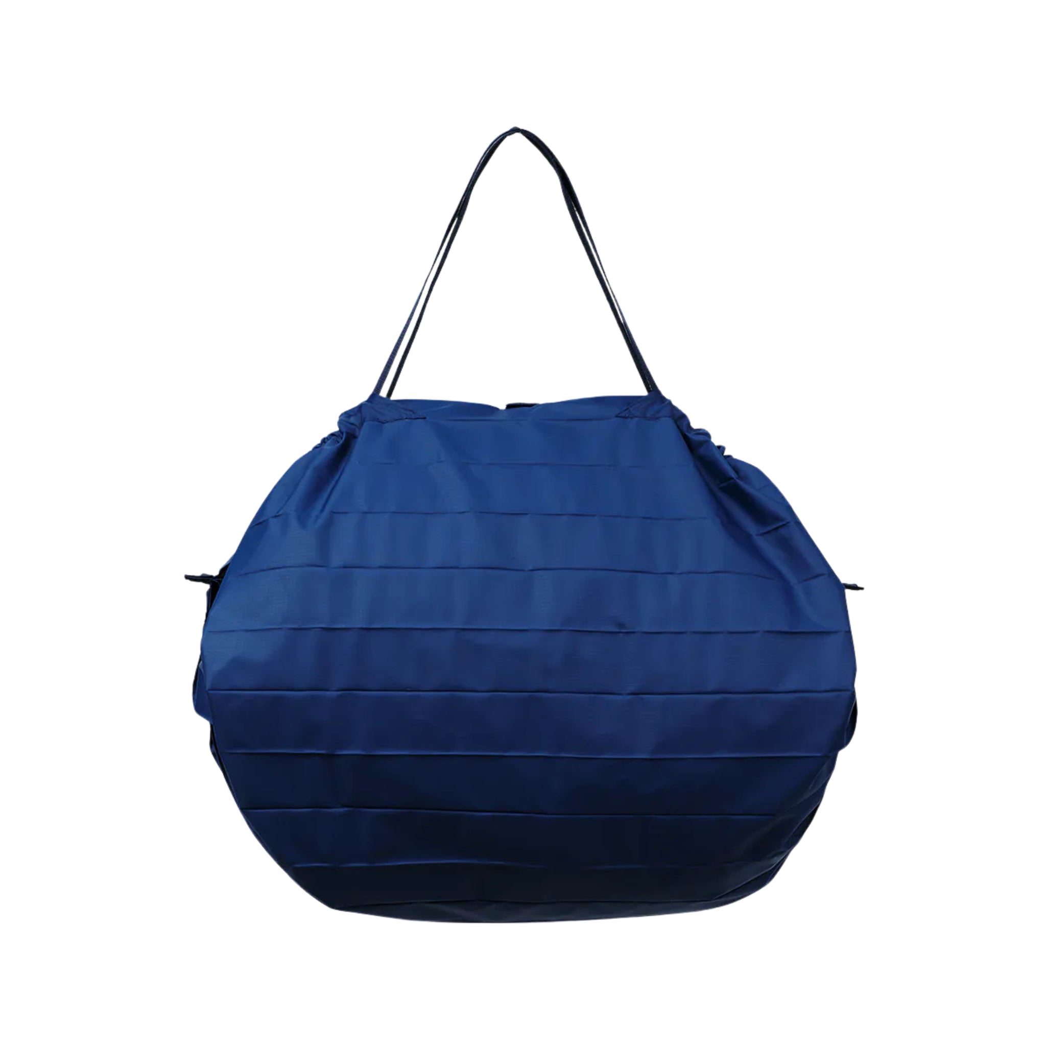 De Shupatto Opvouwbare Boodschappentas Yoru Donkerblauw L is een grote, ronde, donkerblauwe boodschappentas met gestikte lijnen en twee dunne bandjes, gemaakt van duurzaam polyester - ideaal om boodschappen mee te doen en afgebeeld tegen een witte achtergrond.