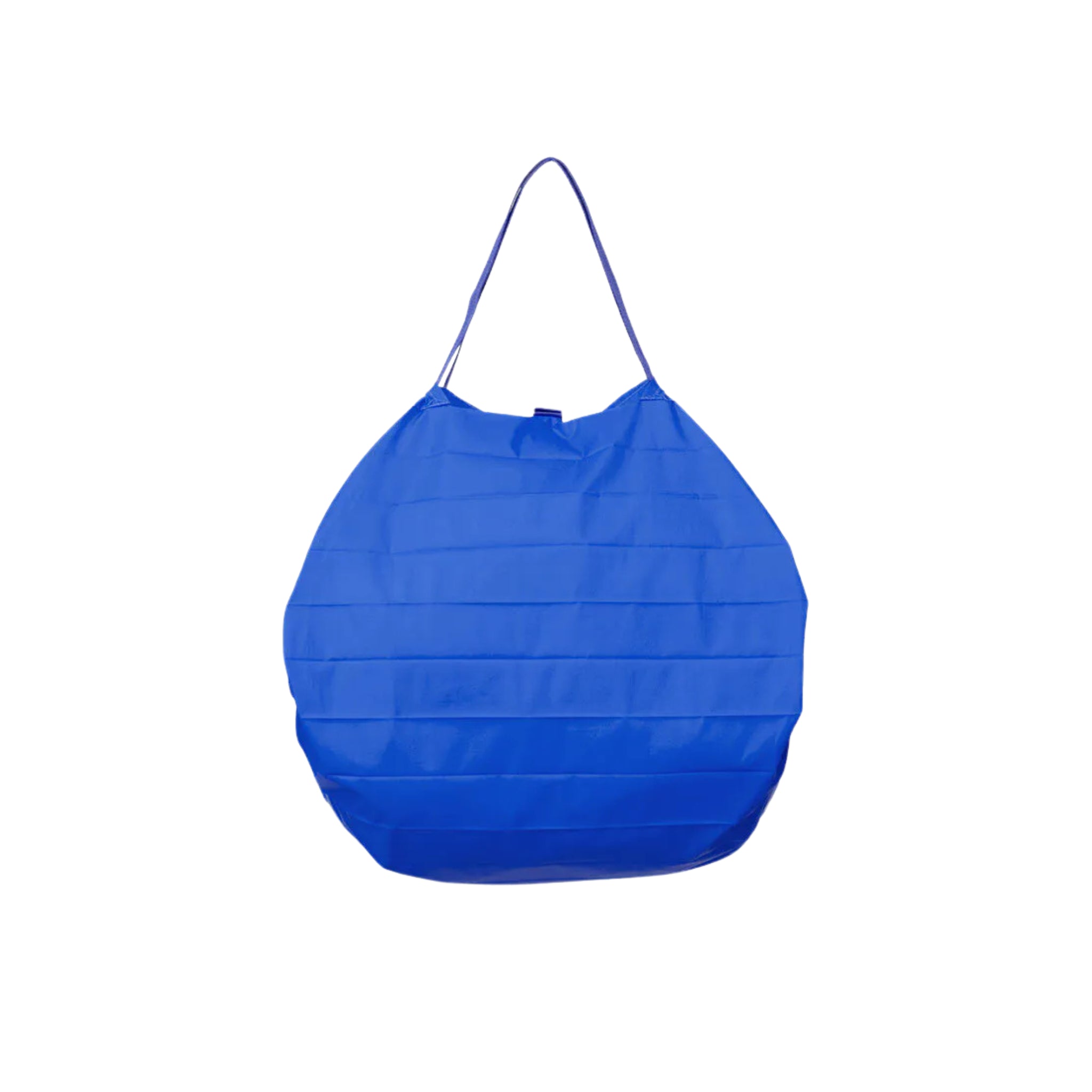 De Shupatto Opvouwbare Boodschappentas Clear Sky Blauw M is een grote, ronde, helderblauwe opvouwbare tas met een enkel dun hengsel van Shupatto, afgebeeld tegen een effen witte achtergrond.