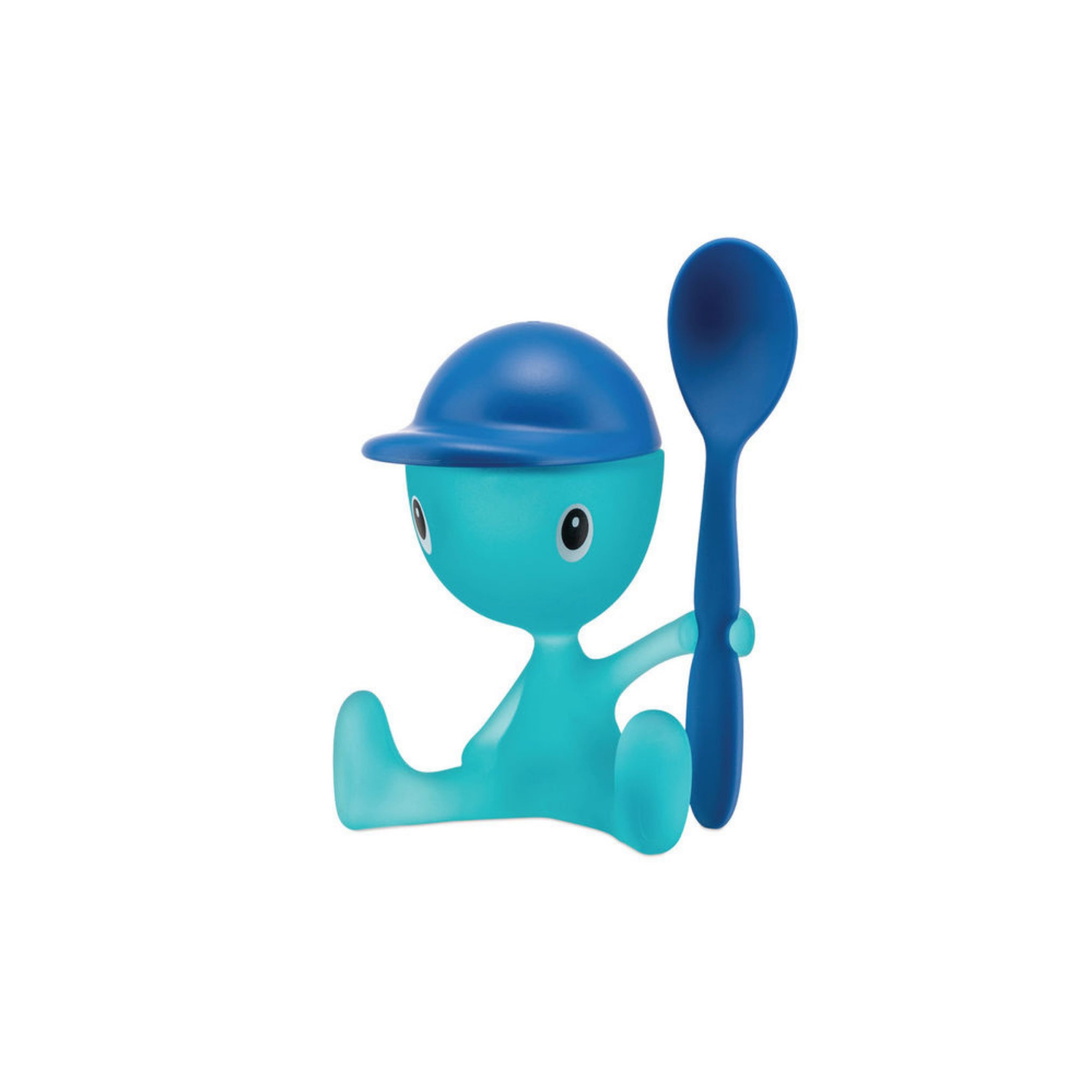 Een blauw cartoonachtig figuurtje met een pet houdt een oversized blauwe lepel vast, wat het speelse ontwerp van het Alessi Cico Eierdopje Blauw van Alessi weerspiegelt. Zijn eenvoudige kenmerken en afgeronde lichaam steken af tegen een effen witte achtergrond.