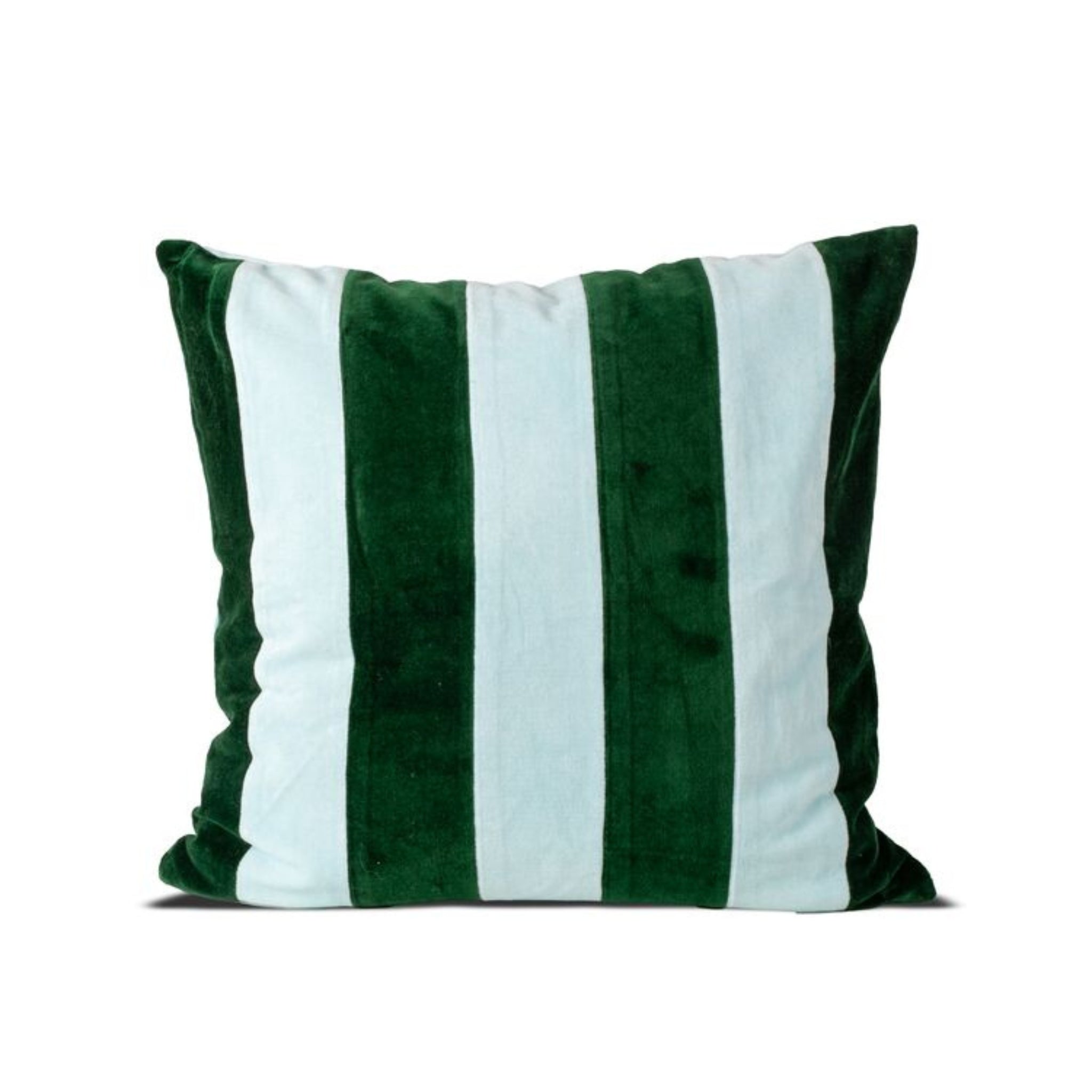 De Byon Pathi Kussen Groen/Blauw 45/45 van Byon heeft stijlvolle blauwe en groene strepen in zacht katoenen velours tegen een witte achtergrond.