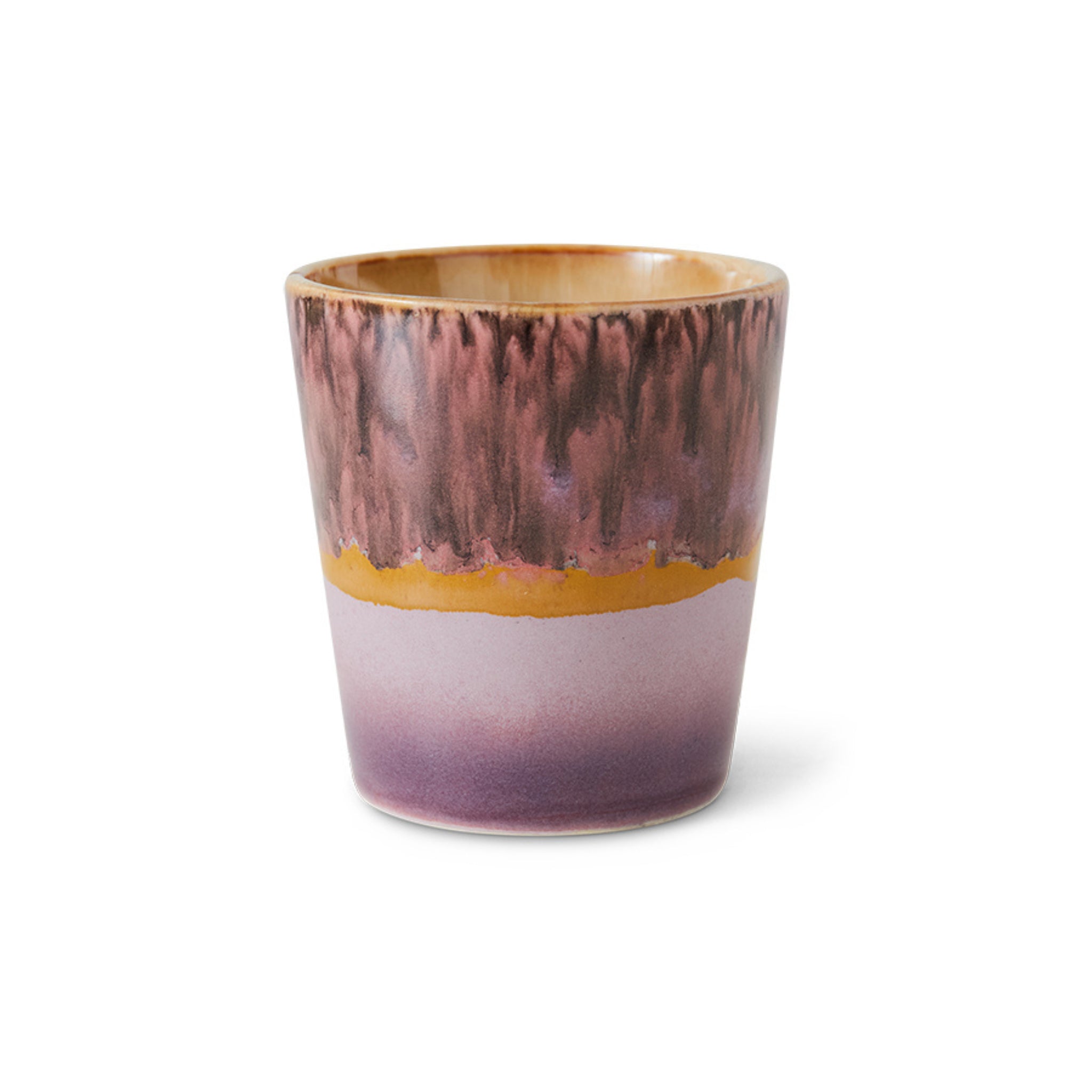De HK Living 70s Ceramics Koffiekop Blast is een keramische mok met een paars-roze kleurverloop, gele accentband en glanzende afwerking, geïnspireerd op retro design en tegen een witte achtergrond.