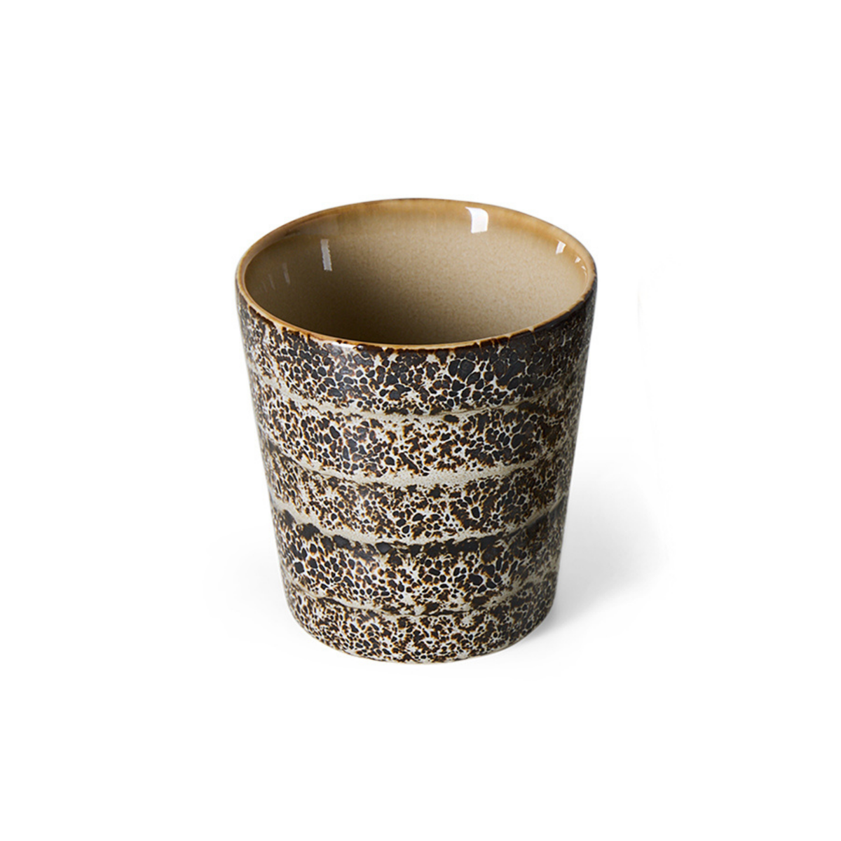 HK Living 70s Ceramics Koffiekop Brew van schuin boven, met zicht op de beige binnenkant, op een witte achtergrond