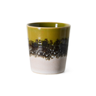 HK Living 70s Ceramics Koffiekop Truffle met olijfgroen, zwartbruin en gebroken wit glazuur, vooraanzicht op een witte achtergrond