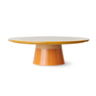 De HK Living 70s Ceramics Plateau/Taartschaal Papaya heeft een breed lichtbeige blad en een stevige oranje basis, tegen een effen witte achtergrond.