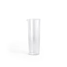 De Hay Angle Karaf 90 cl van Hay staat rechtop op een witte achtergrond, met een helder, hoog cilindrisch ontwerp met een kleine tuit die de elegante lijnen van een karaf nabootst.