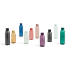 Tien Hay Miz Waterfles Charcoal 540 ml van Hay, gemaakt van gerecycled PET, staan op een witte achtergrond. Elke minimalistische waterfles heeft een bijpassende houtskool schroefdop voor een stijlvolle en milieuvriendelijke look.