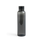 De Hay Miz Waterfles Charcoal 720 ml, ontworpen door Naoto Fukasawa voor Hay, heeft een transparante donkergrijze body en een zwart schroefdeksel, rechtopstaand tegen een effen witte achtergrond.