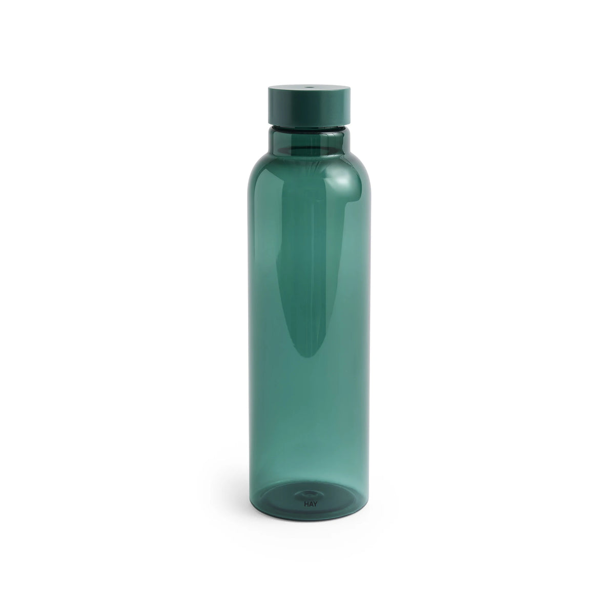 De Hay Miz Waterfles Donkergroen 720 ml van Hay is een hoge, doorschijnend donkergroene fles met groene schroefdop, rechtopstaand tegen een effen witte achtergrond.