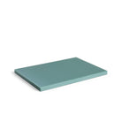 De Hay Slice Snijplank Donkergroen 25/38, een rechthoekige polyethyleen snijplank in donkergroen van het merk Hay, ligt plat op een wit oppervlak met een effen witte achtergrond.