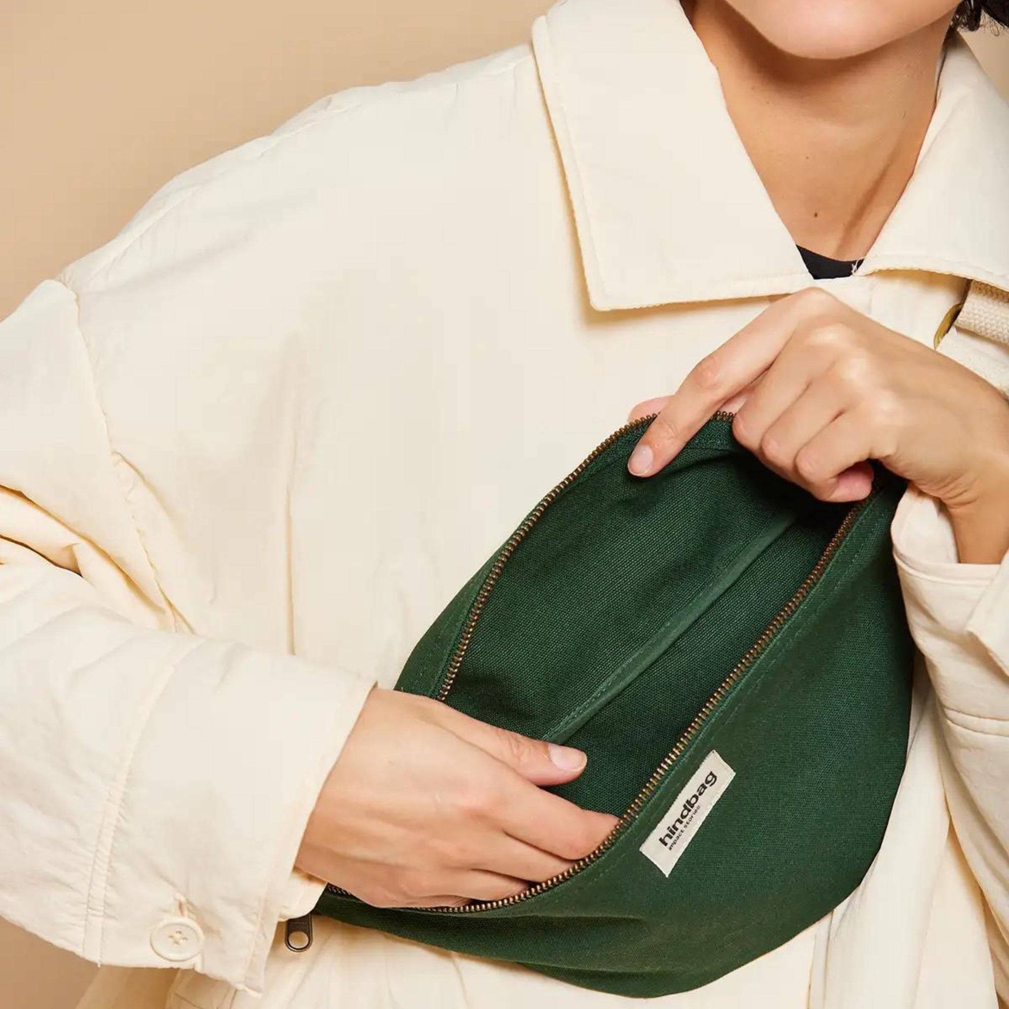 Hindbag Heuptasje Olivia Dennengroen Close-up