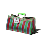 De Puebco Gerecycleerde Tas Strepen Groen Rood Breed is een grote, rechthoekige gerecycleerde tas met rode, groene en blauwe verticale strepen, groene hengsels en een wit label met het label 503189, afgebeeld op een witte achtergrond met schaduw.