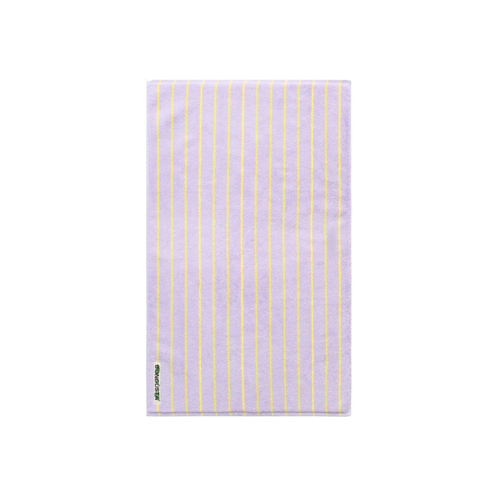 De Bongusta Naram Badmat Baby Lilac & Neon Yellow 50/80 is een rechthoekige badmat in lichtpaars met gelijkmatig verspreide neongele verticale strepen, gemaakt van biologisch katoen en heeft een klein groen en geel geborduurd label op één hoek.