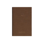 Het Cozy Publishing Notitieboek Bruin Linnen Goud is een bruin hardcover notitieboek van Cozy Publishing, met "NOTES" in goud en kleine gouden tekst eronder, ontworpen door Viola Minerva Virtamo. Het is gefotografeerd op een effen witte achtergrond.