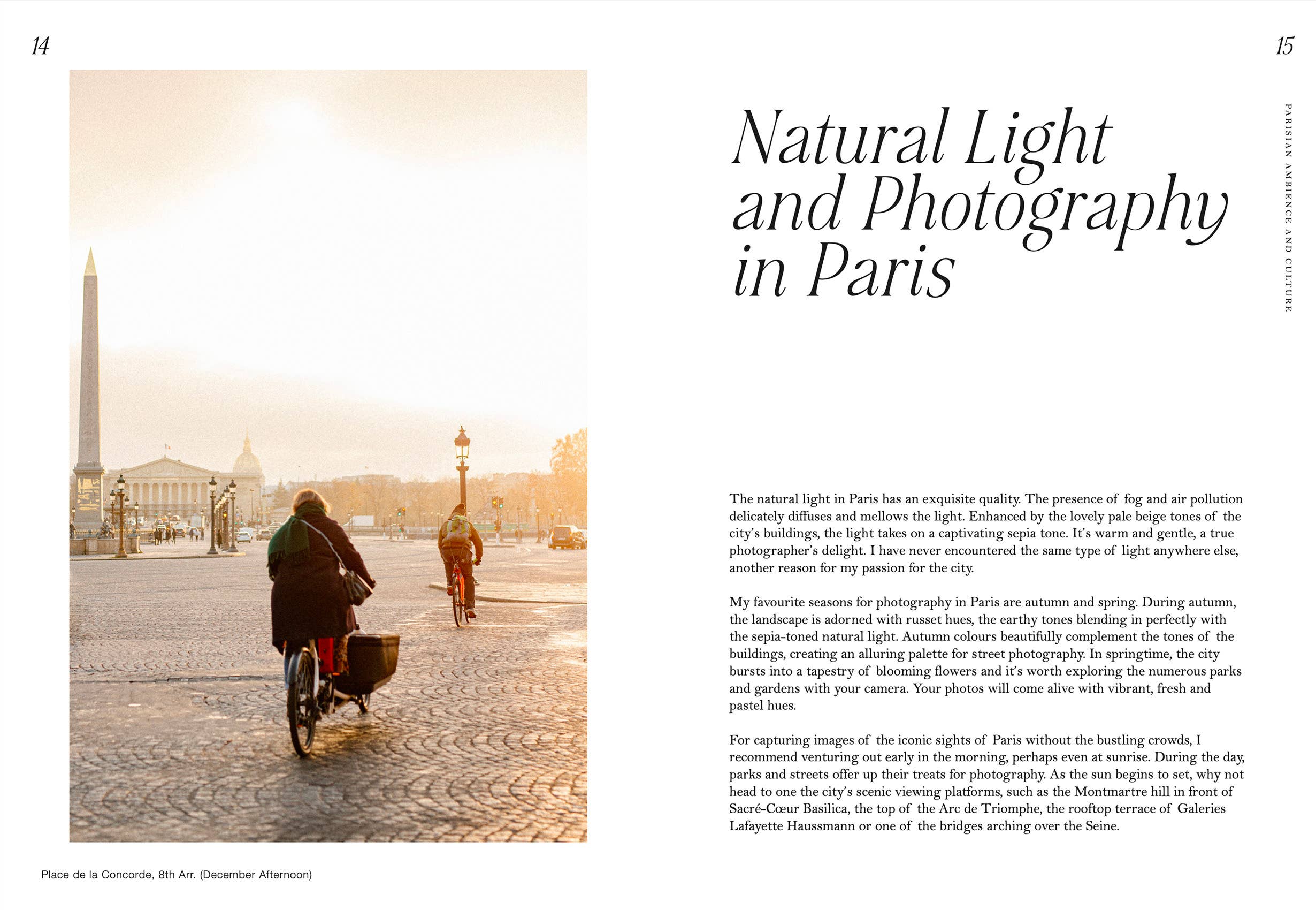 Ervaar de gouden gloed van een Parijse zonsondergang terwijl fietsers langs de Obelisk en historische gebouwen rijden op Place de la Concorde - ontdek magische momenten zoals deze met Cozy Publishing Parijs Dromerige tips voor de Stad van de Liefde Reisgids.