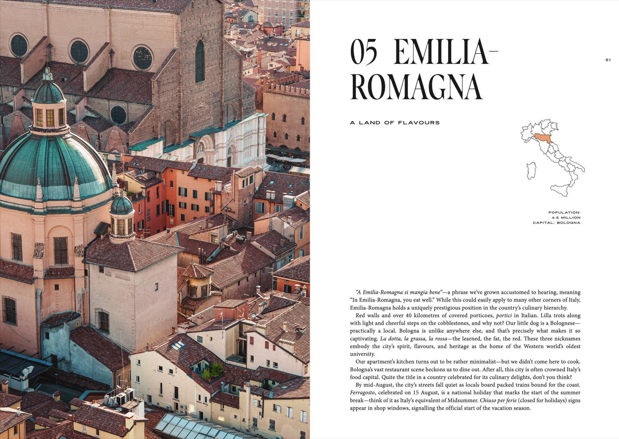 De Cozy Publishing Somewhere in Italy Reisgids belicht Emilia-Romagna met stadsgezichten vanuit de lucht met terracotta daken, een kaart van de regio en inzicht in de cultuur, keuken en verborgen juweeltjes.