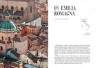 De Cozy Publishing Somewhere in Italy Reisgids belicht Emilia-Romagna met stadsgezichten vanuit de lucht met terracotta daken, een kaart van de regio en inzicht in de cultuur, keuken en verborgen juweeltjes.