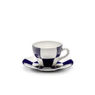 De Serax Wouters & Hendrix Fête Des Bêtes Koffiekop + Schotel Blauw Wit heeft opvallende marinestrepen, een decoratief kralenhandvat en een glanzende afwerking op zowel kop als schotel - perfect voor uw volgende koffiemoment.