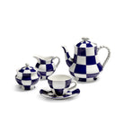 De Serax Wouters & Hendrix Fête Des Bêtes Koffiekop + Schotel Blauw Wit is een blauw-witte keramische koffiekop met schotel in een dambordpatroon, geïnspireerd op de kenmerkende stijl van Wouters & Hendrix voor Serax.